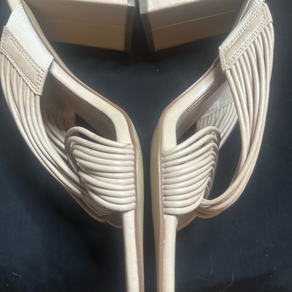 CHARLES By CHARLES DAVID “RAZZLE”NUDE LEATHER SLIP ON SANDAL STRAPPY 10M NEW - Picture 5 of 11